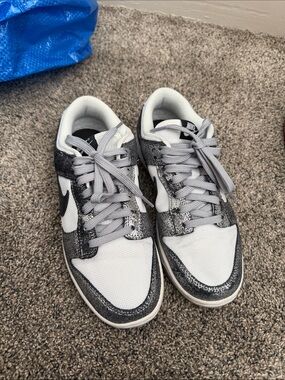 Nike Low Top Sneakers in White and Black Glitter